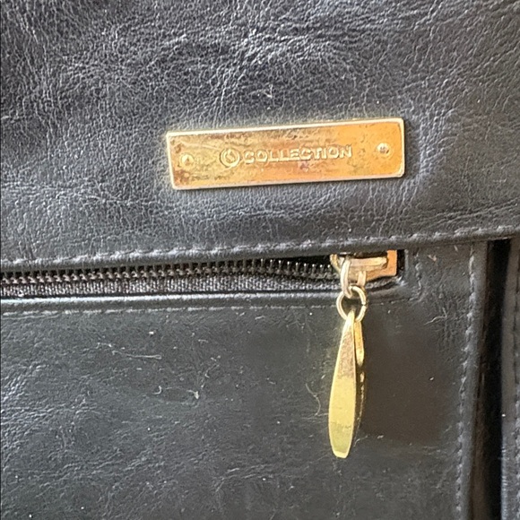 JS collection shoulder business bag tablet case 4 zippered sections soft
Black - Picture 4 of 17